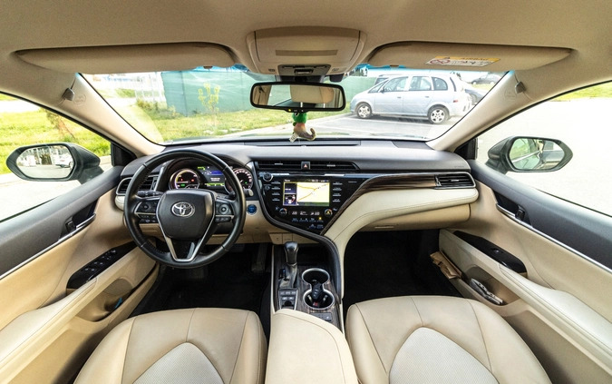 Toyota Camry cena 96900 przebieg: 174000, rok produkcji 2019 z Wrocław małe 781